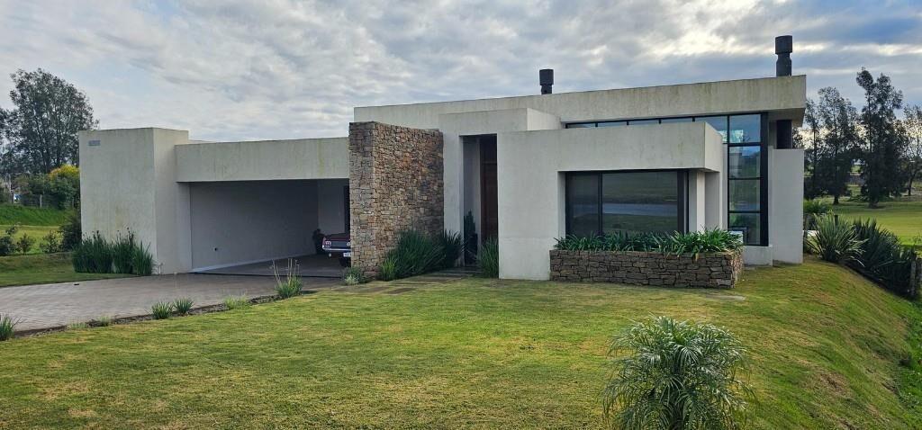 Renta 6%, Cómoda, Lomas De La Tahona, Renta U$S 3.850.