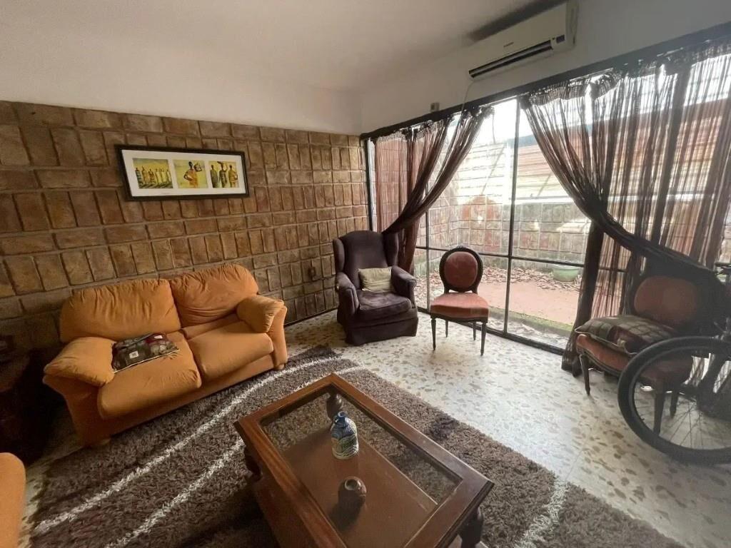 HERMOSA CASA EN PADRON UNICO CON APTO AL FONDO