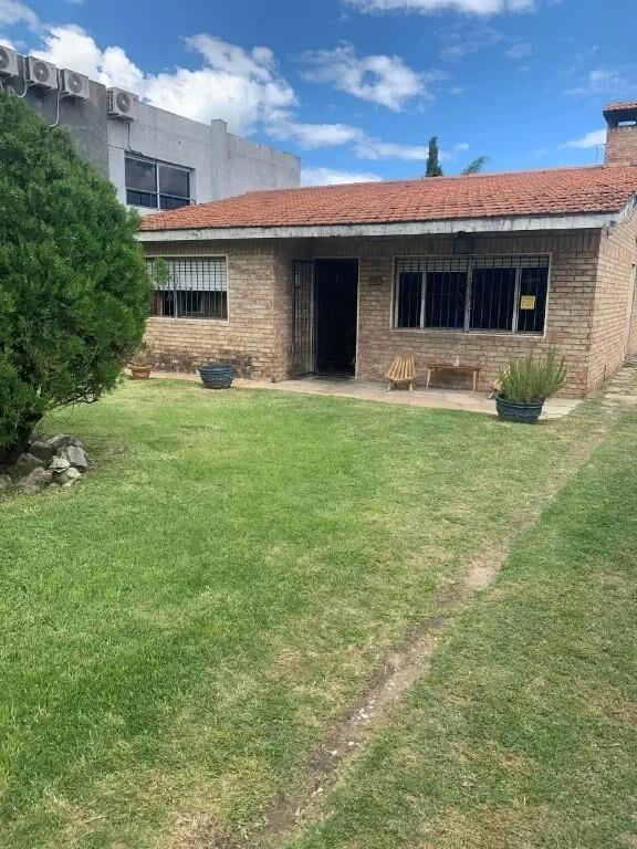 LINDA CASA CON GRAN TERRENO!!!