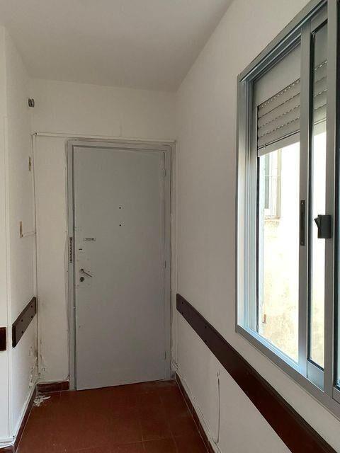 AMPLIO APARTAMENTO DE UN DORMITORIO (FRENTE A T. INGLESA)
