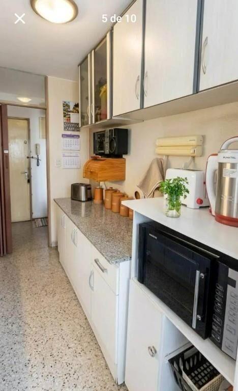 Venta con Renta, complejo Euskalerria 71, impecable