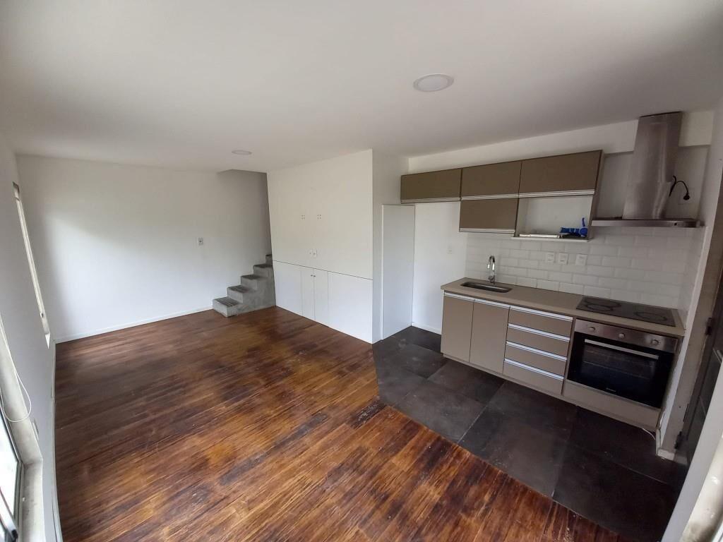 Venta Casa con Renta. Duplex, patio al frente con Cochera