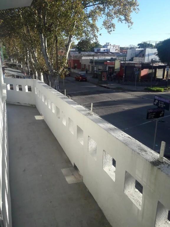 Se Alquila Casa De Altos, En 1° Piso Todo Al Frente, 1 Dorm