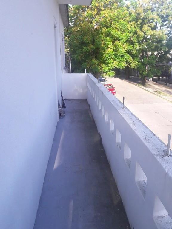 Se Alquila Casa De Altos, En 1° Piso Todo Al Frente, 1 Dorm