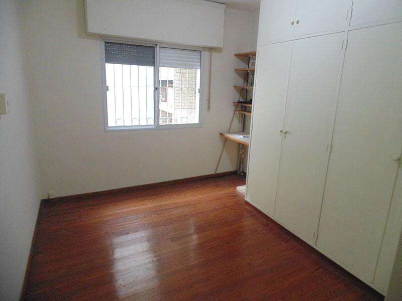 TIPO CASITA BR. ARTIGAS Y MILLAN!! IMPEC. PATIO C/PARR.!
