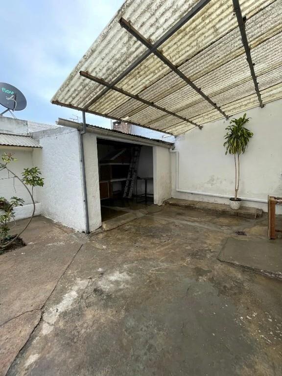 Casa 2 Dormitorios, garage, Jardín Y Fondo
