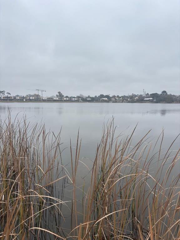 Excelente casa avda de las Américas,con fondo al lago