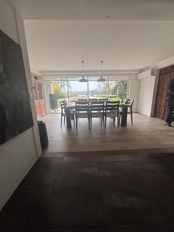 Excelente casa avda de las Américas,con fondo al lago