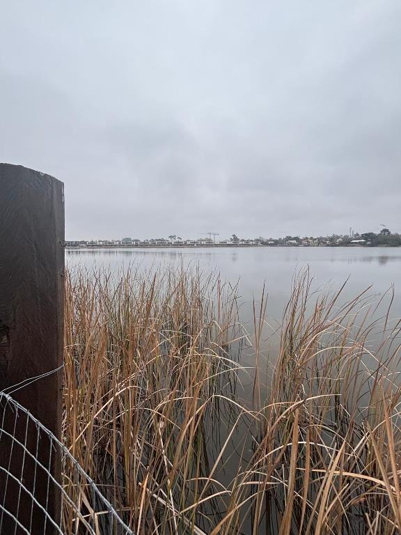 Excelente casa avda de las Américas,con fondo al lago