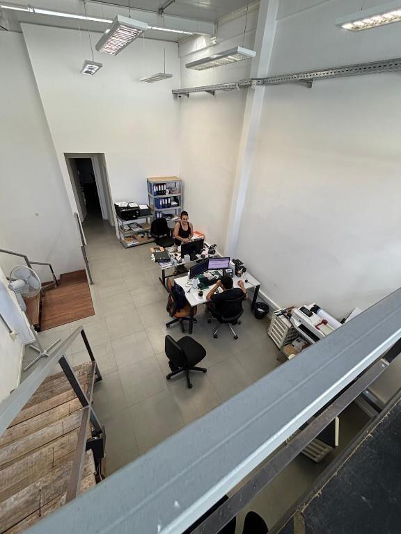 MAGNIFICO LOCAL PARA EMPRESA, UBICACIÓN ESTRATÉGICA