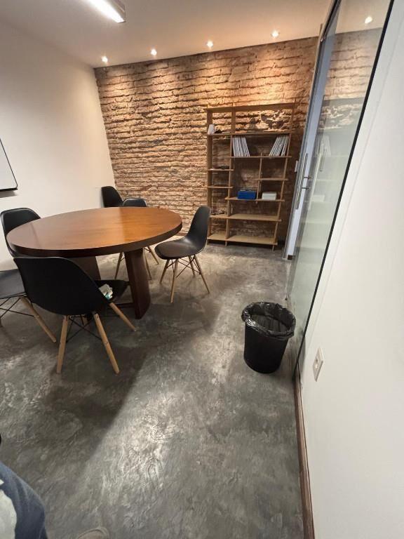 MAGNIFICO LOCAL PARA EMPRESA, UBICACIÓN ESTRATÉGICA