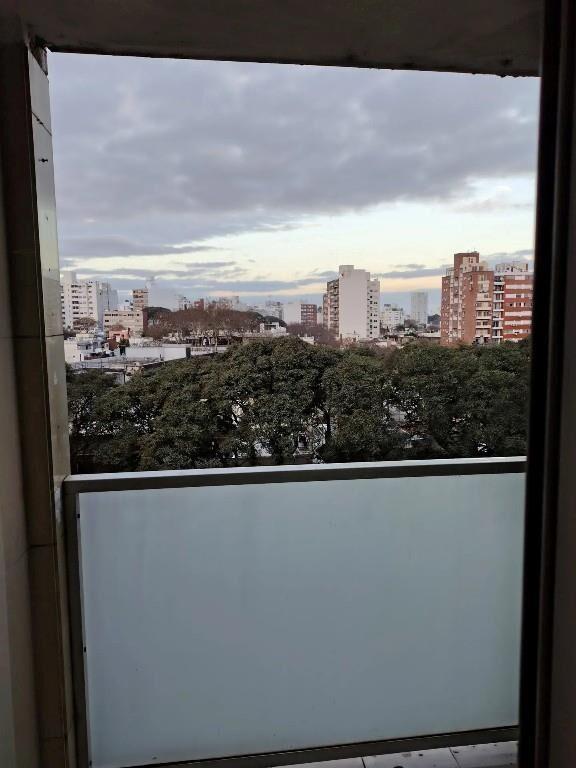 1 dormitorio con garage incluído, balcón. PARQUE RODO