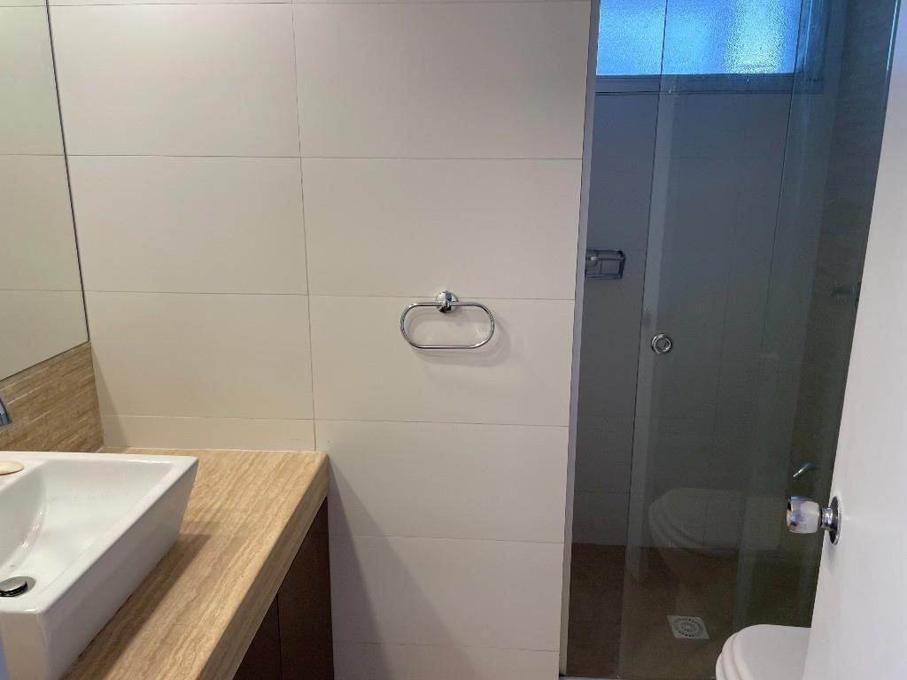 Alquilo Apartamento en Malvin de 3 dormitorios, cochera