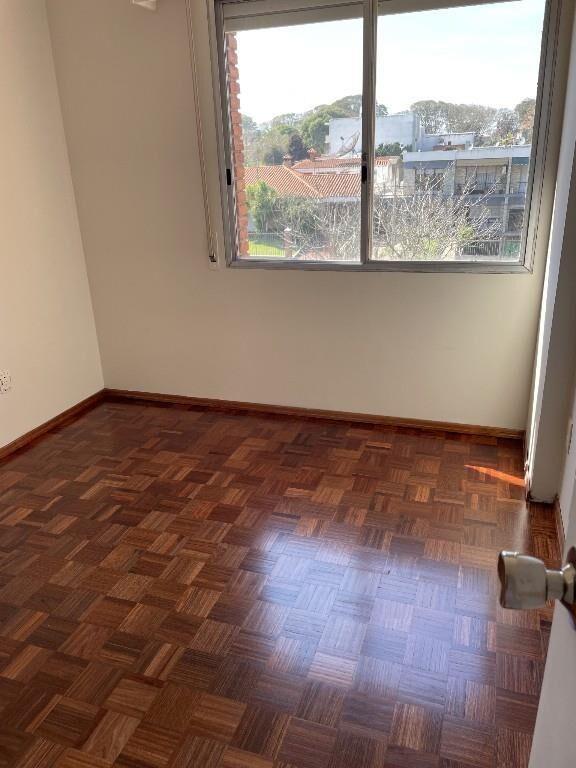 Alquilo Apartamento en Malvin de 3 dormitorios, cochera