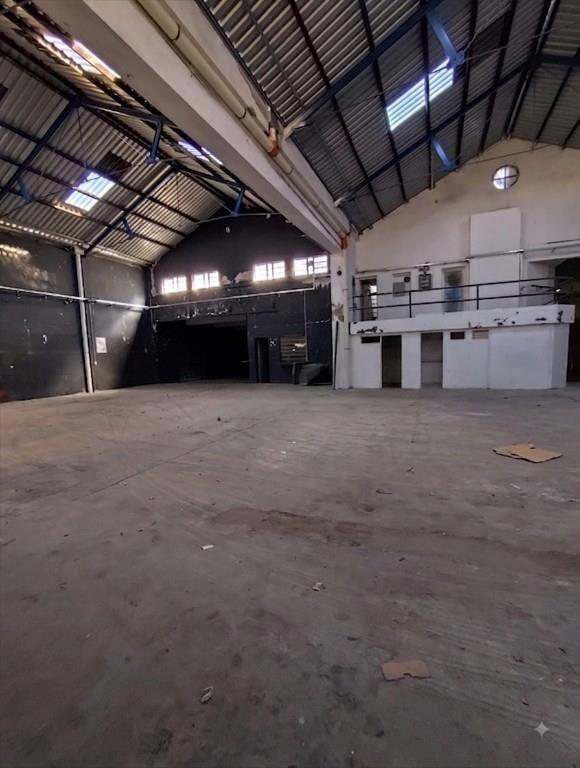 La Comercial | Depósito + Local comercial + Oficinas 860m2