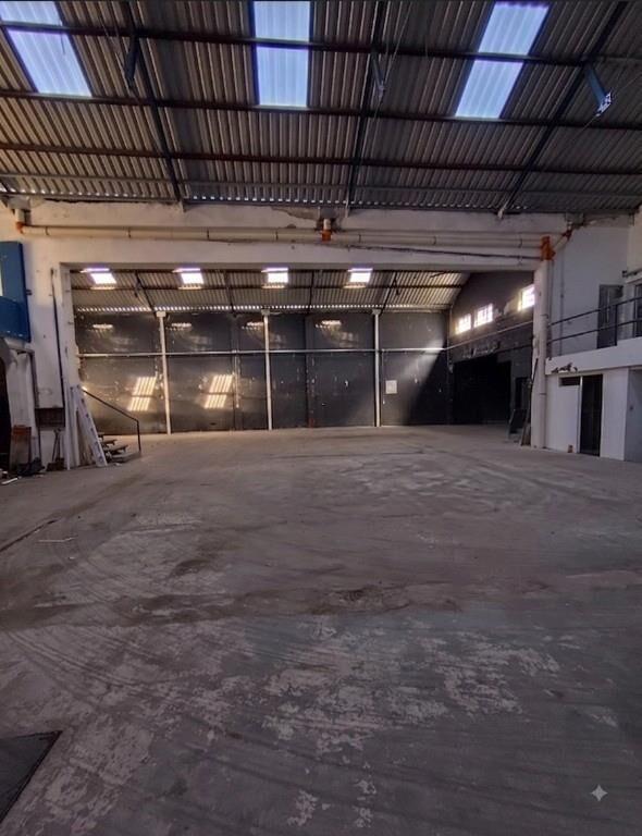 La Comercial | Depósito + Local comercial + Oficinas 860m2