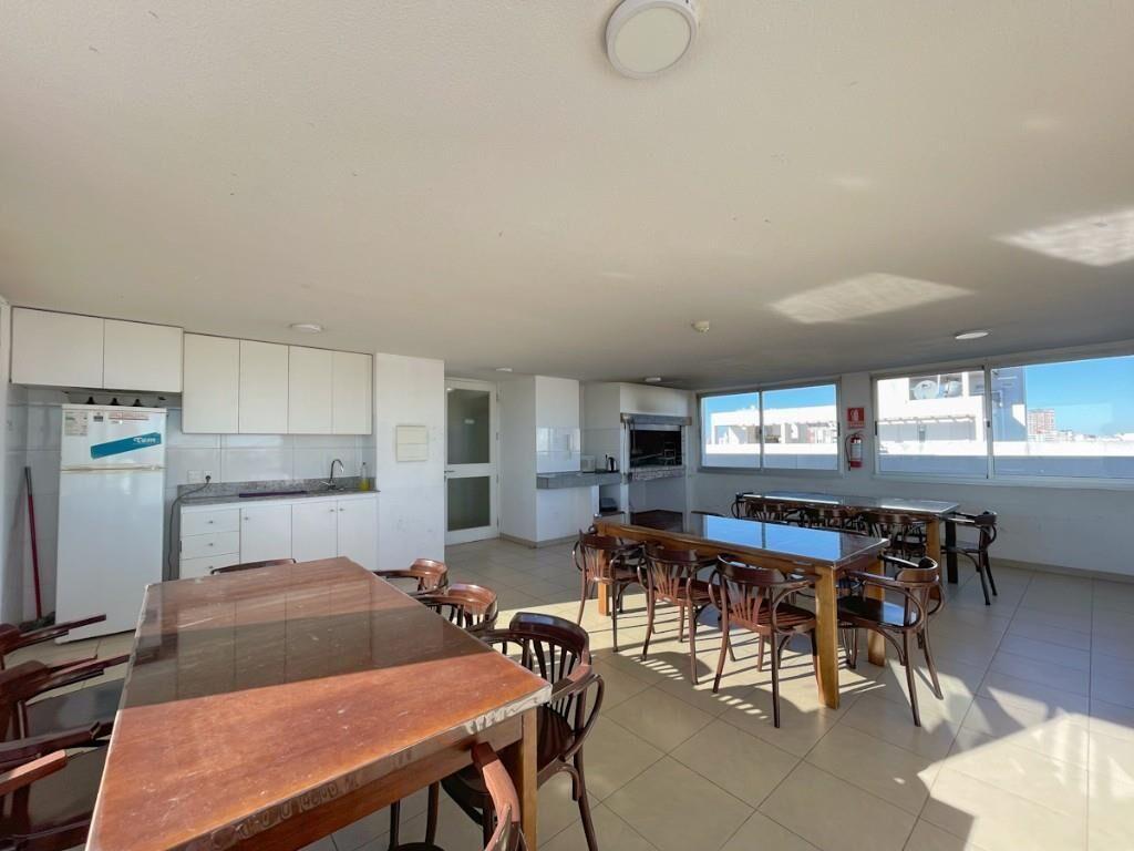 Apartamento En Alquiler, 1 Dormitorio, Garage, Piso 5, Tres