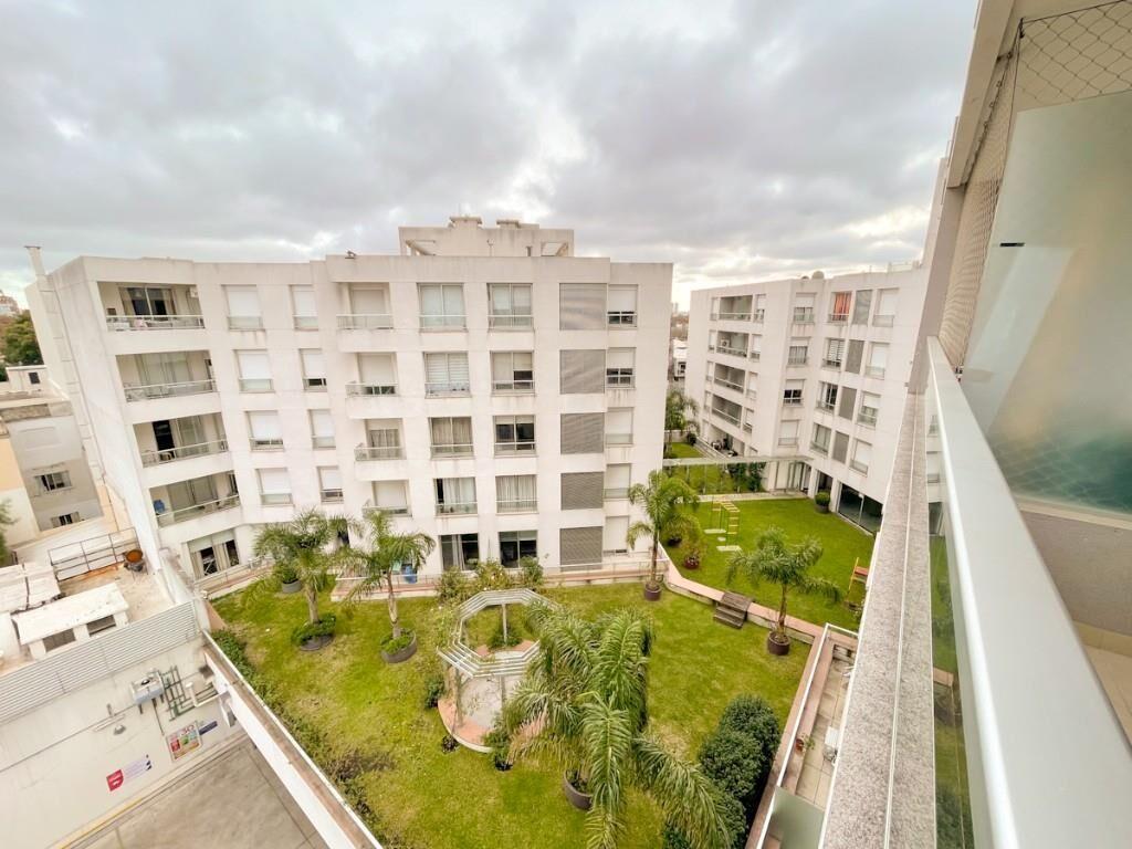 Apartamento En Alquiler, 1 Dormitorio, Garage, Piso 5, Tres
