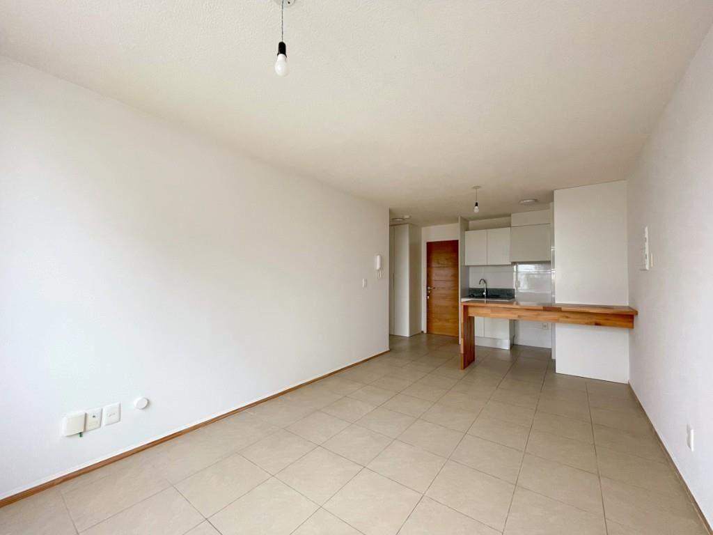Apartamento En Alquiler, 1 Dormitorio, Garage, Piso 5, Tres