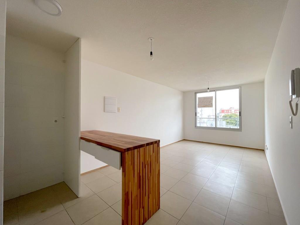 Apartamento En Alquiler, 1 Dormitorio, Garage, Piso 5, Tres