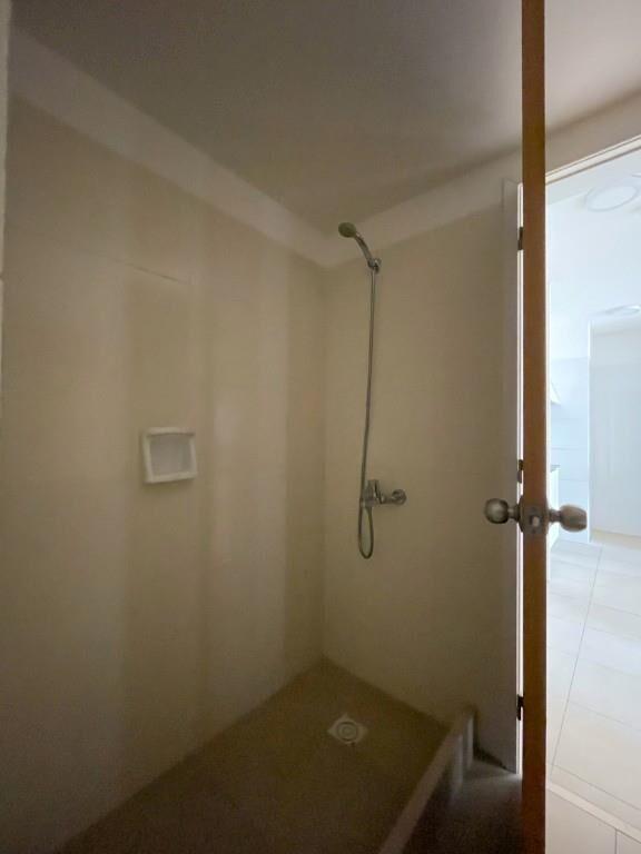 Apartamento En Alquiler, 1 Dormitorio, Garage, Piso 5, Tres