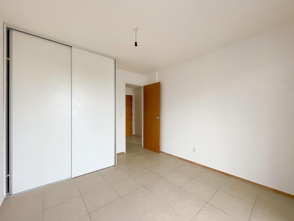 Apartamento En Alquiler, 1 Dormitorio, Garage, Piso 5, Tres