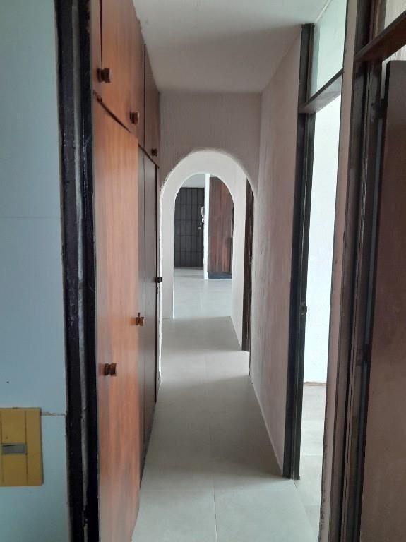 Apto. 3 dormitorios, piso alto.