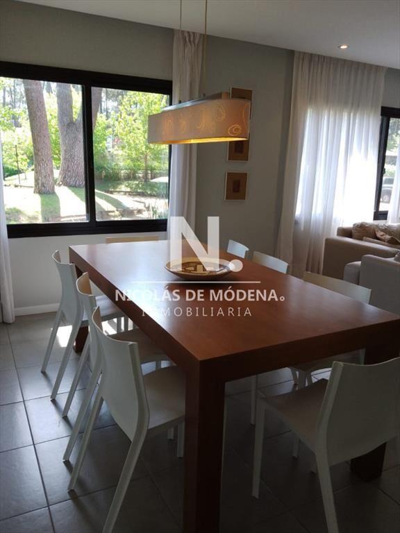 Casa en alquiler anual barrio privado en Parque Pinares