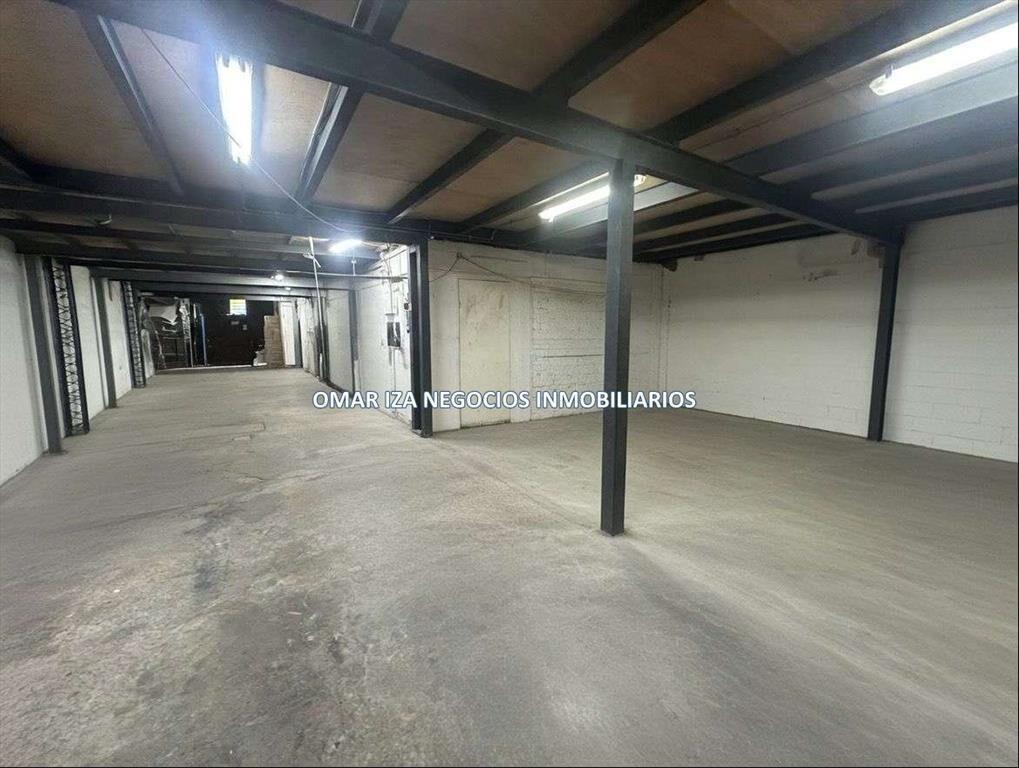 Venta local industrial, comercial o deposito. Galpon en La