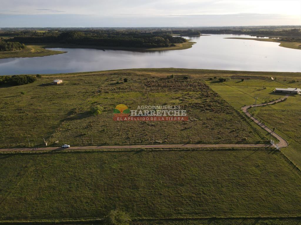 Chacra sin construcciones con la costa del Grande