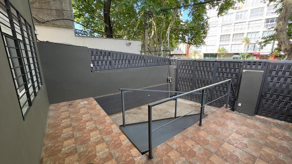 Propios y 8 dde octubre, 106 m2 + cochera + patio !!