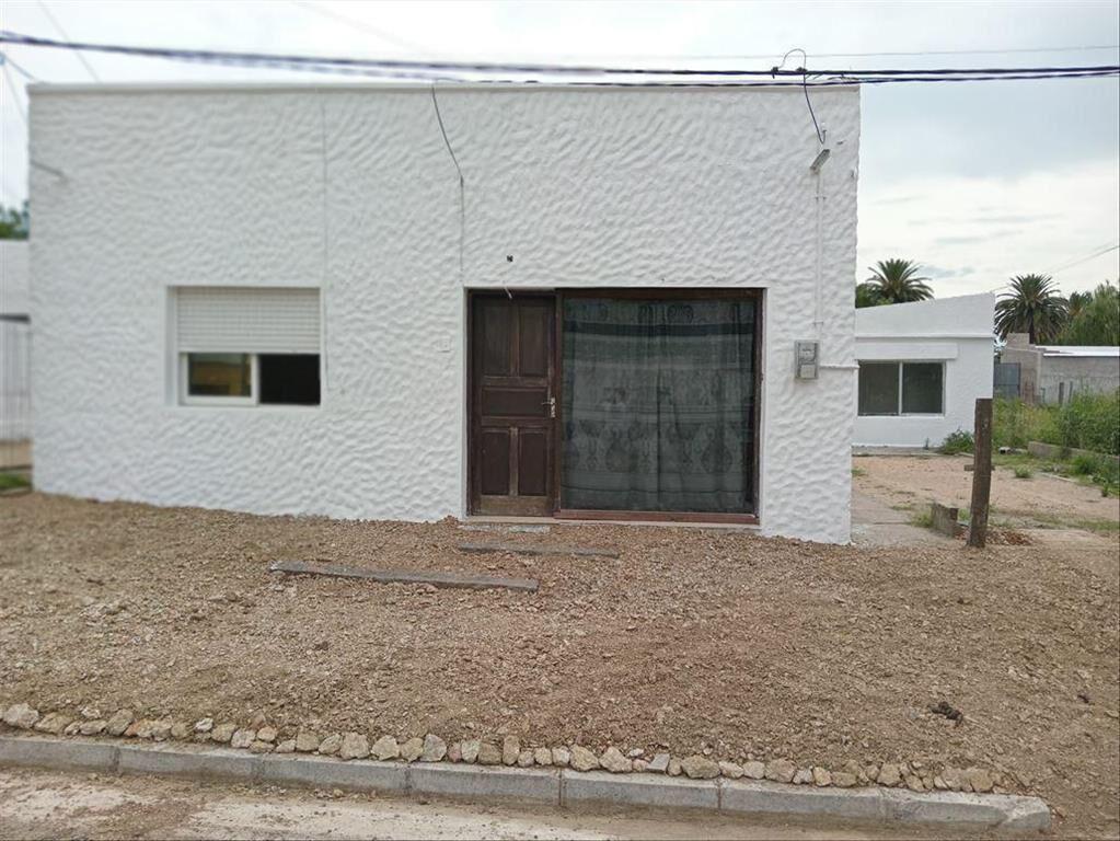 Casa de dos dormitorios y apto.