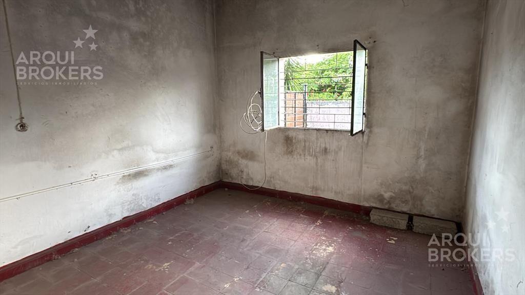 Casa de dos dormitorios en venta en Manga - 002