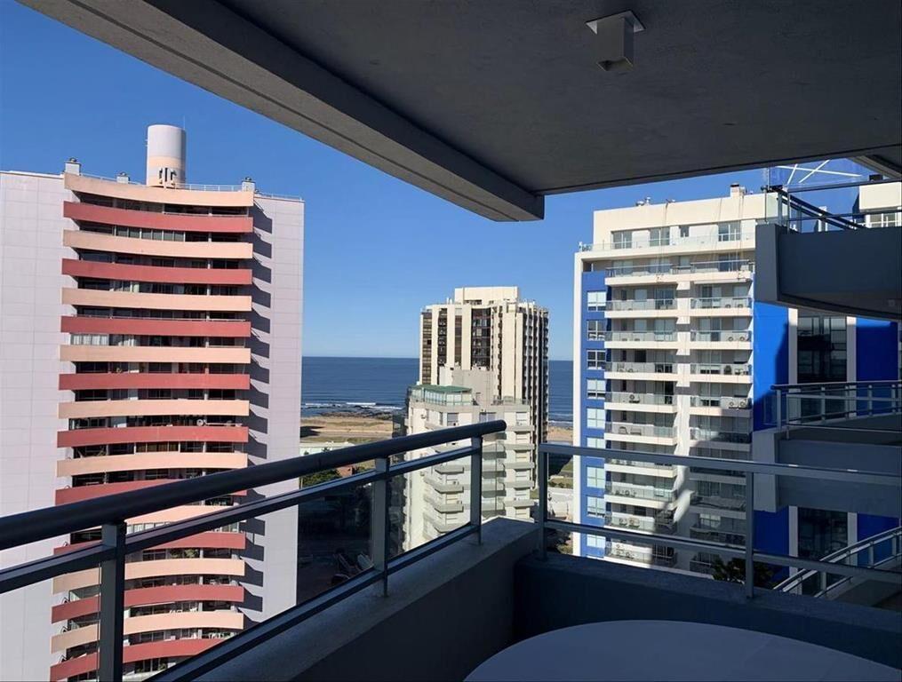 Apartamento 3 dormitorios, vista al mar y servicios