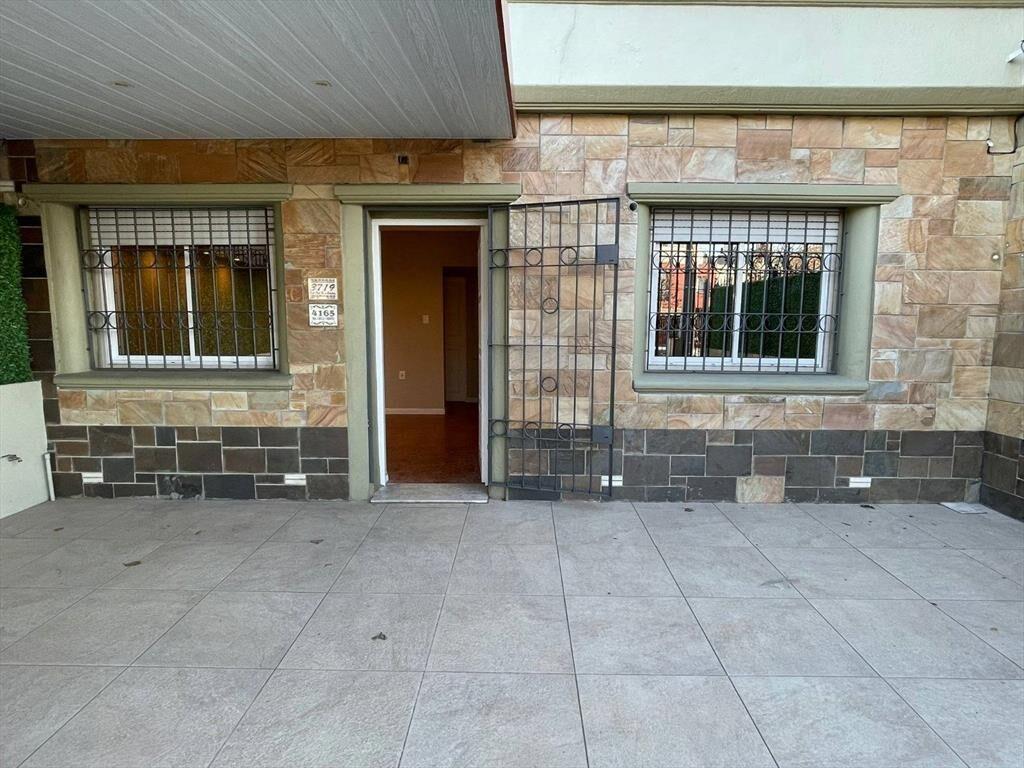 Alquiler Casa con dos dormitorios, jardín, garage y parrille
