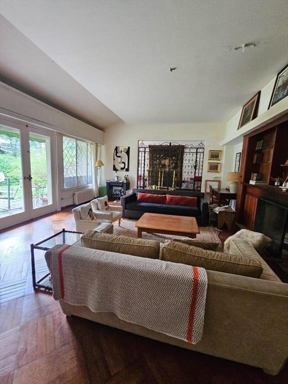 Venta importante terreno de 4488 m² con dos casas sobre B
