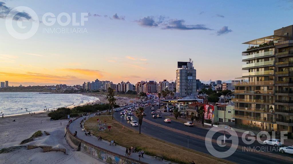 Venta de apartamento de 1 dormitorio con terraza en rambla