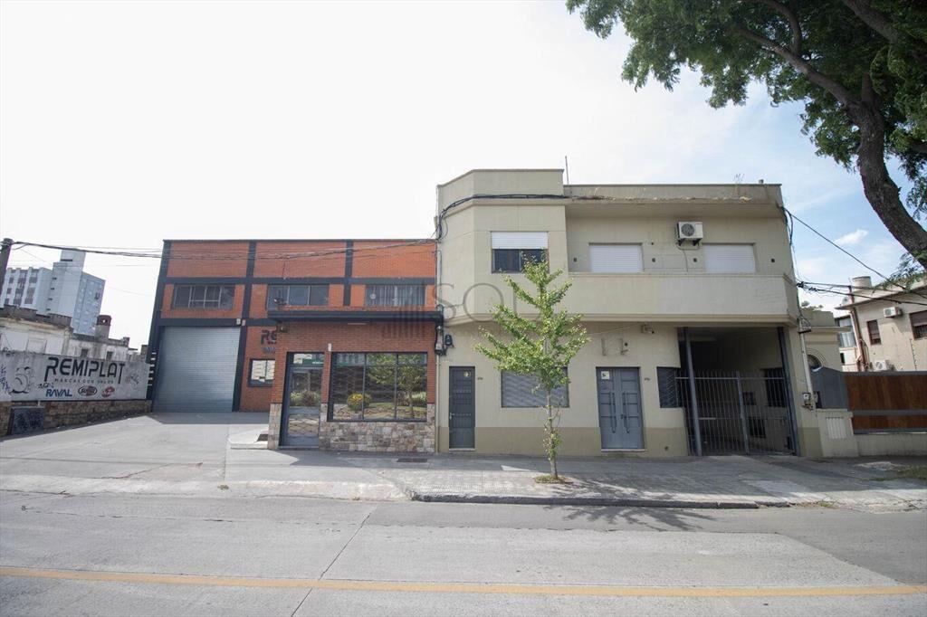 Venta depósito y local industrial con parking en Sayago
