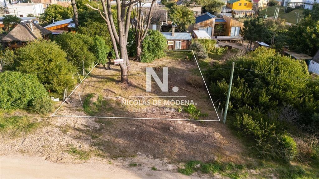 Venta terreno en Manantiales 400 m2