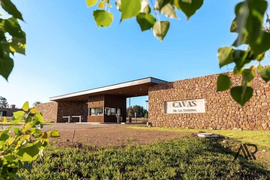 Venta terreno en barrio privado Cavas de La Tahona