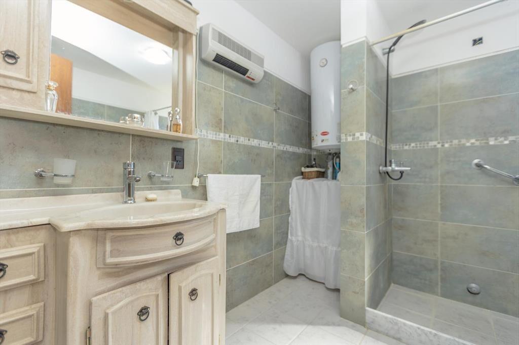 Venta de Casa con amplio terreno mas 2 cabañas a 1 cuadra d