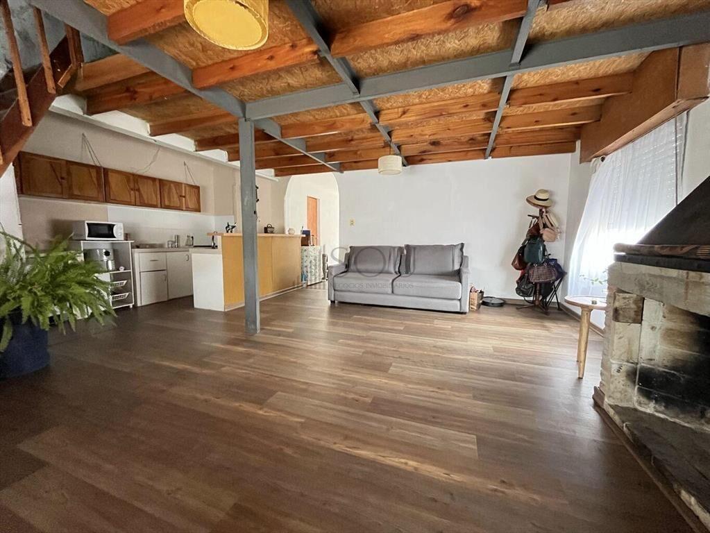VENTA CASA ESQUINA 2 DORMITORIOS CON COCHERA – CERRO