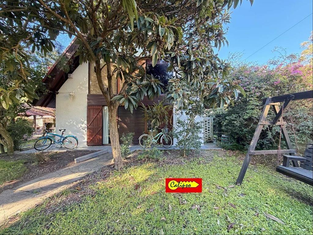 Venta de Cabaña - 4 dormitorios - Piscina - Parque del Plat