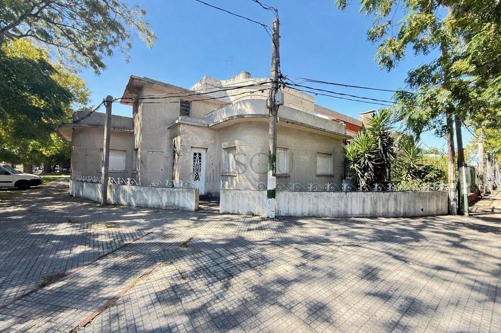 Venta casa 3 dormitorios 2 baños garaje a reciclar en Sayag