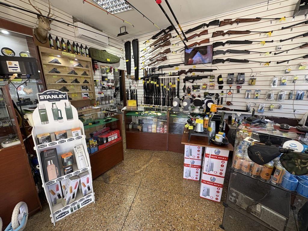 Venta de padron unico con tres locales comerciales CON RENTA