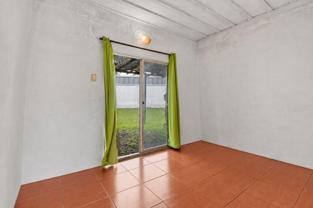 Venta de casa o 3 apartamentos de 1 dormitorio en Punta ...