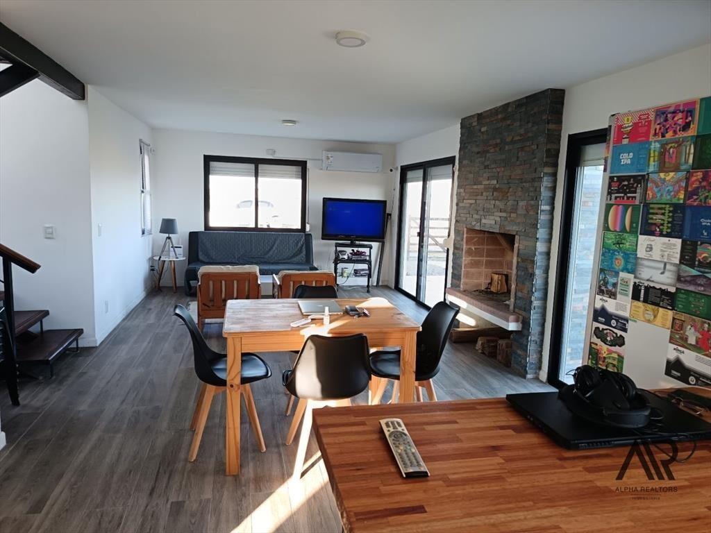 Casa en venta c/ cochera en Punta Negra