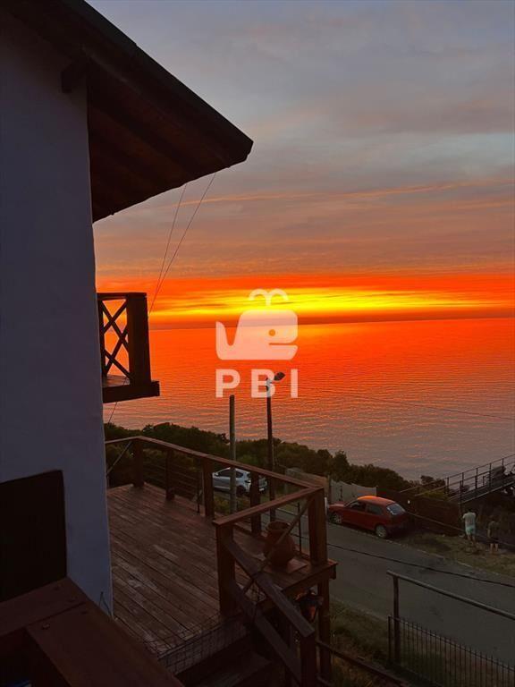 2 casas de 2 dormitorios con vista en Cerro San -
