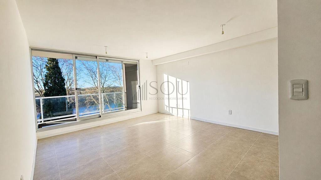 Venta apartamento de 2 dormitorios y cochera en Dolores, So