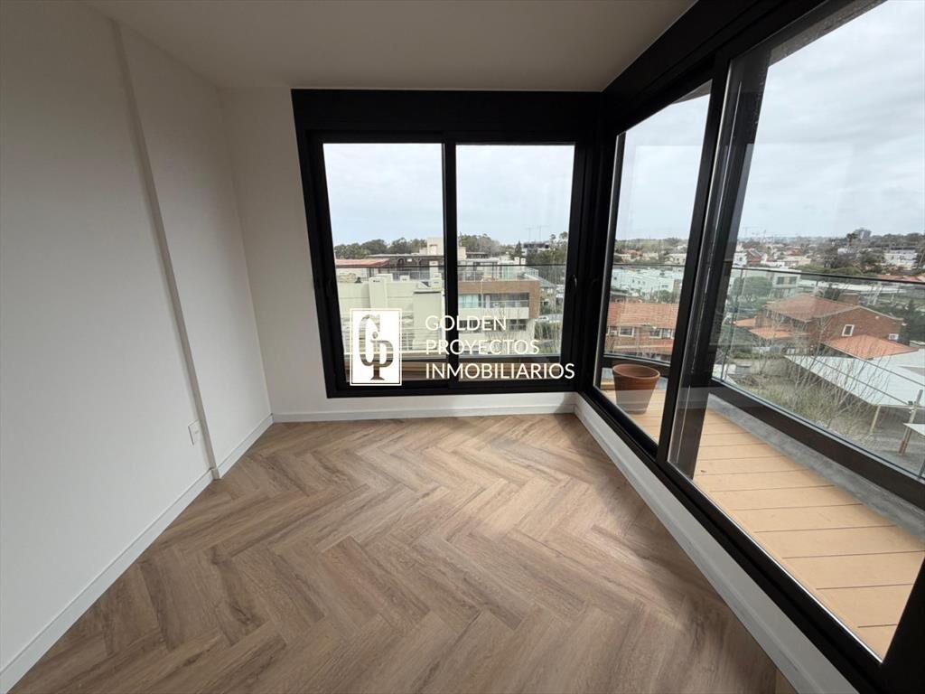 Apartamento en Alquiler 2 Dormitorios con Cocina definida e